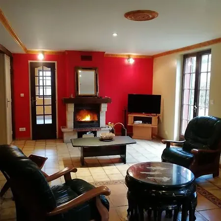 Spacious House In Countryside * Леон