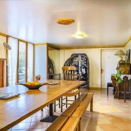 Spacious House In Countryside * Леон
