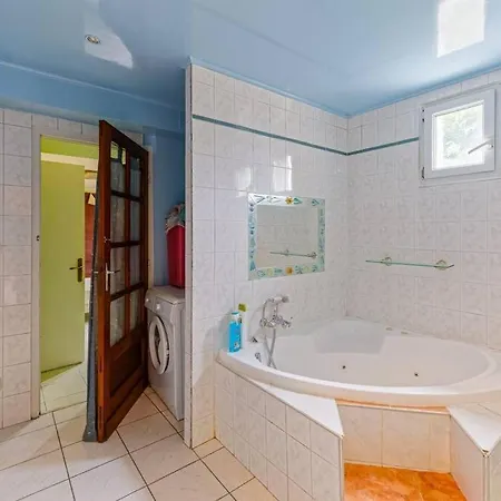 Spacious House In Countryside Леон
