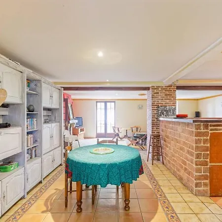 Spacious House In Countryside Леон