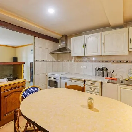 Spacious House In Countryside Дом отдыха *