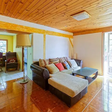 Spacious House In Countryside Дом отдыха