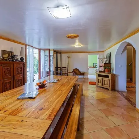 Spacious House In Countryside Леон